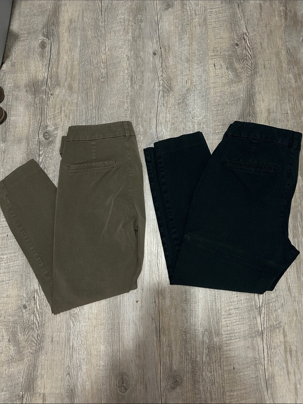 Women’s Bundle Two Pairs of Pixie Skinny Ankle Pants in Olive and Black